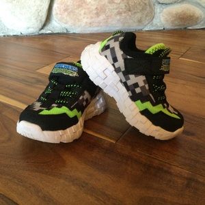 ✔️ Adorable Baby Skecher Sneakers Toddler Size 5